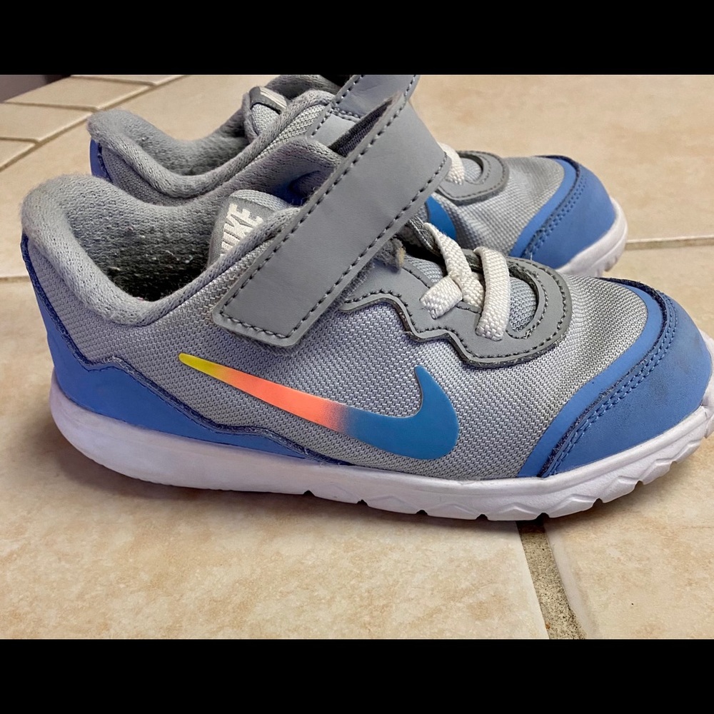 Little Girls Nikes size 9